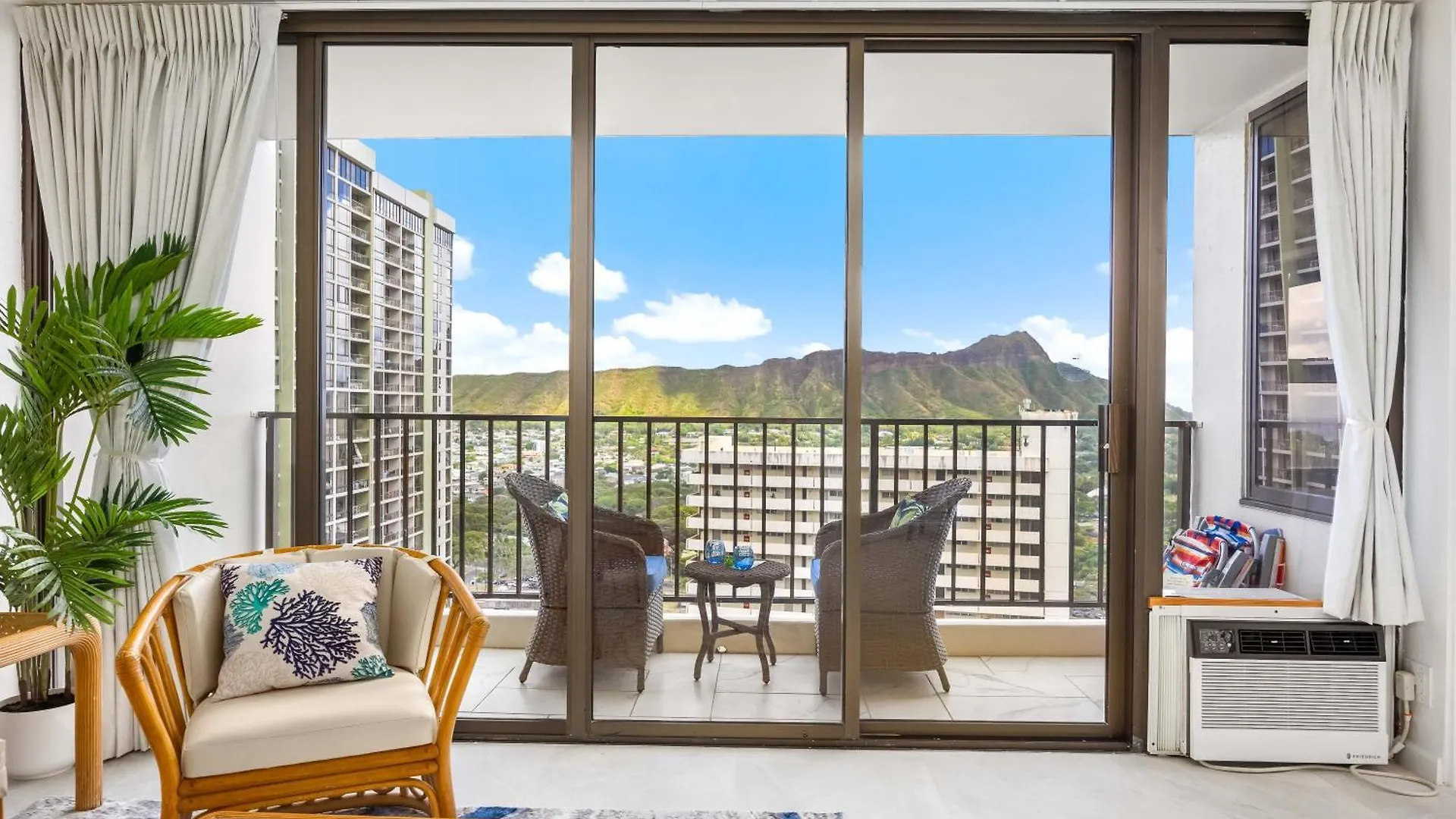 Beautiful 1Br With King Bed, Ocean View, Fast Wi-Fi & Free Parking Apartment Honolulu